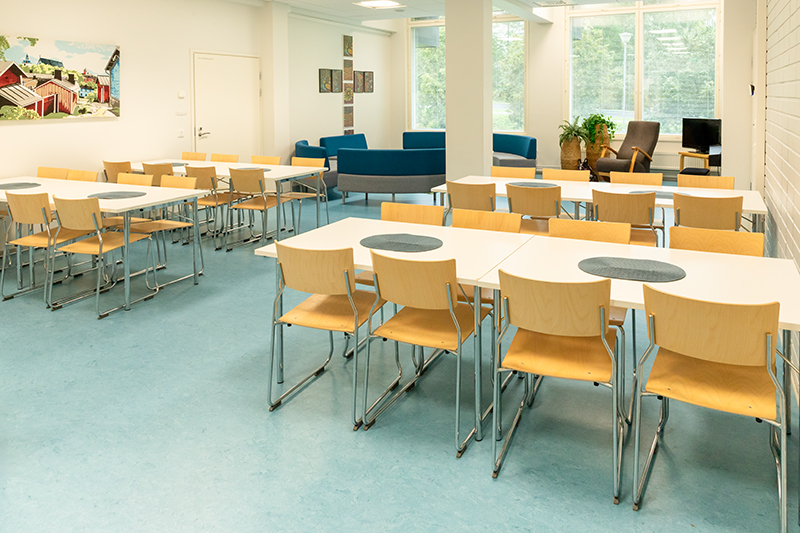 Vuorelan kirkon alasali Vuorelan seurakuntakeskuksen alasali