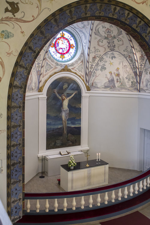 Siilinjärven kirkon alttaritaulun ovat maalanneet Santeri Salokivi ja Sulo Honkanen.